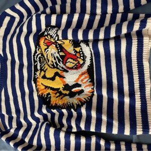 Women’s size small GUCCI sweater w/ tiger logo